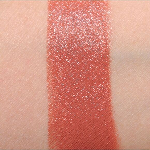 Bobbi Brown Luxe Matte Lipstick in Pink Bluff (Muted Warm Soft Pink) - Picture 4 of 17